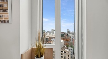 Spectacular Apartment Balcony View in City Centre