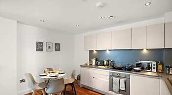 Spectacular Apartment Balcony View in City Centre