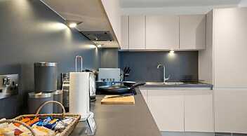 Spectacular Apartment Balcony View in City Centre