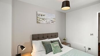 Spectacular Apartment Balcony View in City Centre