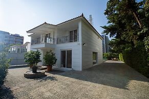 Luxury 3-bedroom House in Central Glyfada