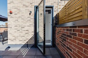 Watford - House - Sleeps 6 - Parking - Garden