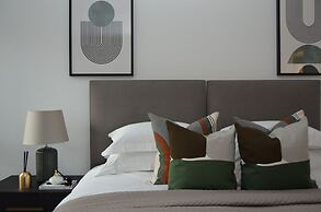 Watford - House - Sleeps 6 - Parking - Garden