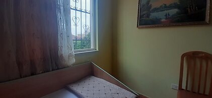Room in Guest Room - Enki's Guesthouse Tirana