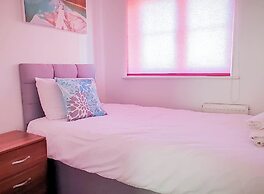 Airport Lounge - 3Bed 6 Persons