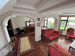 Peaceful Villa With Perfect View in the City Center