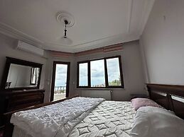 Peaceful Villa With Perfect View in the City Center