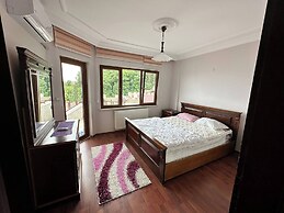 Peaceful Villa With Perfect View in the City Center