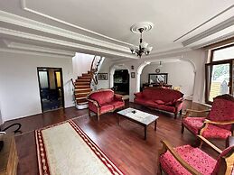 Peaceful Villa With Perfect View in the City Center