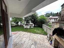 Peaceful Villa With Perfect View in the City Center