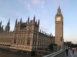 Impeccable Studio Apartment by the London Eye