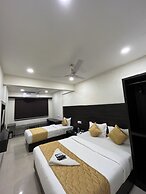 Hotel Wind Flower Regency - Near Kokilaben Hospital