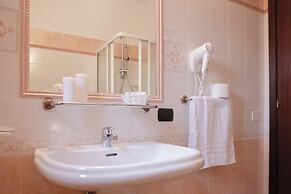 Idyllic Residence Cala Viola Studio Sleeps Num1373