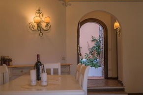 Beautiful Il Giardino Degli Oleandri one Bedroom Premium Apartment Sle