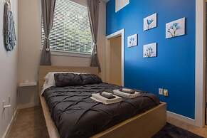 ASK FOR Discount-vibrant 2 Story Apt Apple TV