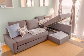 ASK FOR Discount-vibrant 2 Story Apt Apple TV