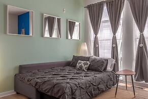 ASK FOR Discount-vibrant 2 Story Apt Apple TV