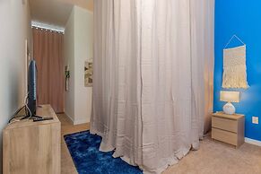 ASK FOR Discount-vibrant 2 Story Apt Apple TV