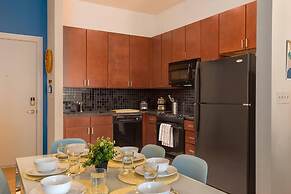 ASK FOR Discount-vibrant 2 Story Apt Apple TV