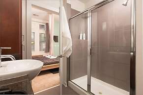 ASK FOR Discount-vibrant 2 Story Apt Apple TV