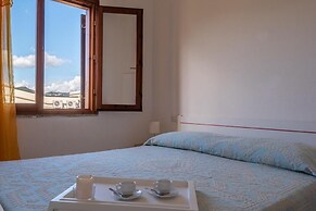 Outstanding Residenze Gallura 2 Bedroom Sleeps 5 Num0552