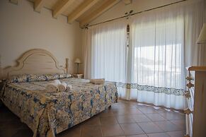 Beautiful Il Giardino Degli Oleandri one Bedroom Sleeps two Num0850