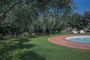 Beautiful Il Giardino Degli Oleandri one Bedroom Sleeps two Num0850