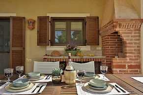 Olives and Vines all Season Villa