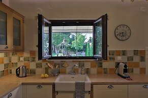 Olives and Vines all Season Villa