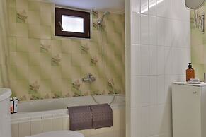 Olives and Vines all Season Villa