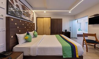 Treebo vSaffron Regency,Punnamada Lake