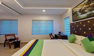 Treebo vSaffron Regency,Punnamada Lake