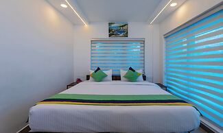 Treebo vSaffron Regency,Punnamada Lake