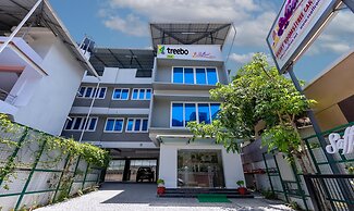 Treebo vSaffron Regency,Punnamada Lake