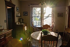 Pearl Inn Bed and Breakfast