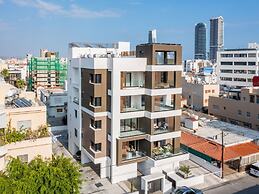 Sanders Premier - Lovely 2 bdr apt With Balcony