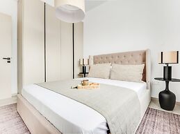 Sanders Premier - Lovely 2 bdr apt With Balcony