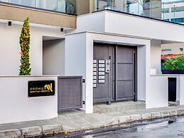 Sanders Premier - Lovely 2 bdr apt With Balcony