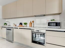 Sanders Premier - Lovely 2 bdr apt With Balcony