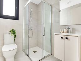 Sanders Premier - Lovely 2 bdr apt With Balcony