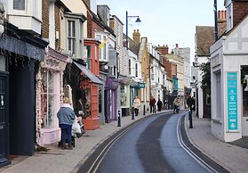 Modern & Brand New Apartment in Whitstable Centre