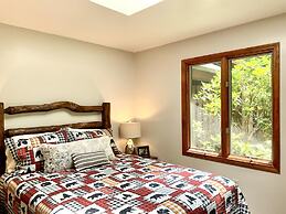 Townsend Hillside Hideaway