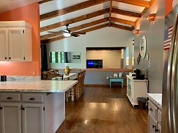 Townsend Hillside Hideaway