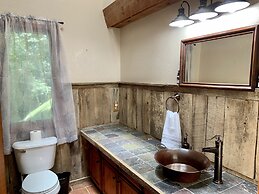 Townsend Hillside Hideaway