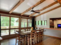 Townsend Hillside Hideaway