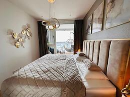 Green High-end Apartment Close to Metro, Uno-city, E-parking, Pool, Gy