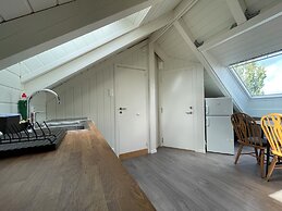 Stunning Hilltop Nest Unparalleled Views at BnB Ap 17