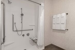 Holiday Inn Express And Suites St.Thomas by IHG