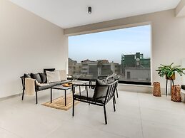Sanders Premier - Nice 2 bdr apt With Balcony
