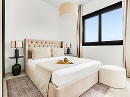 Sanders Premier - Nice 2 bdr apt With Balcony